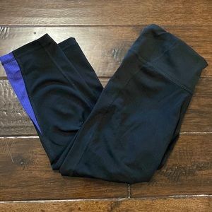 🖤Old Navy Active black & purple Capri leggings, xsmall